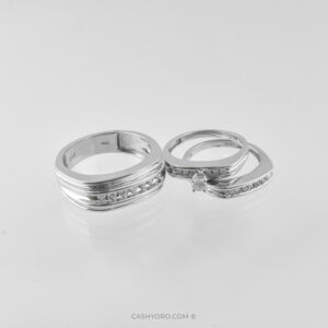 Juego de tres anillos de oro blanco de 14 kilates con diamantes para matrimonio, peso 10.7 Gr cash y oro